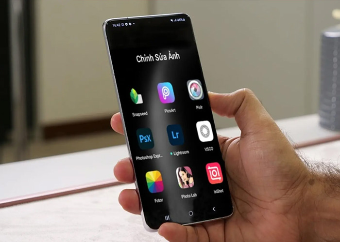 Mở Google Play Store để tải các phần mềm chỉnh sửa trên Android