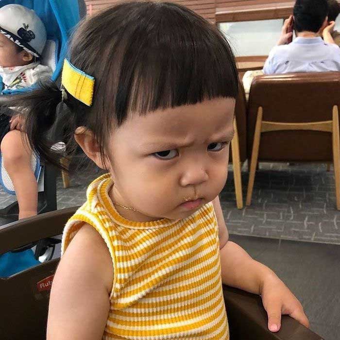 Avatar em bé lườm