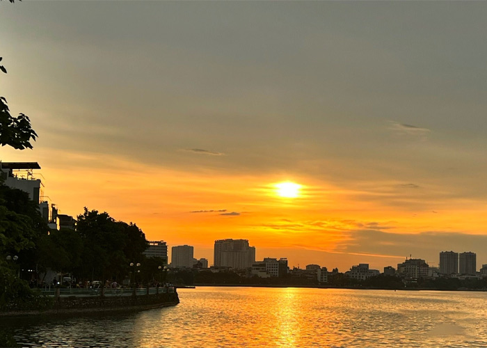 avatar hoàng hôn bên hồ