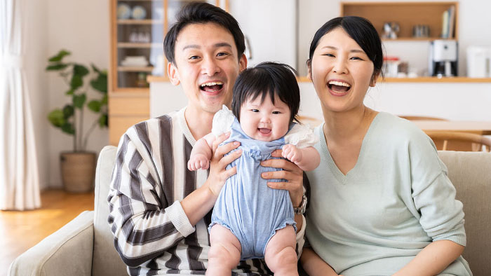 ảnh gia đình bế bé