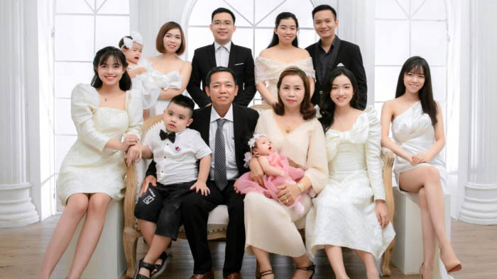 ảnh gia đình đông đủ