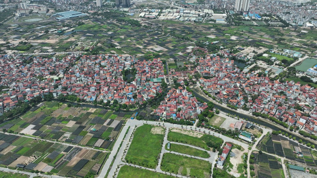 Phân khu DV11 nói riêng và khu đô thị Tây Tựu nằm ở vị trí gần khu dân cư hiện hữu với nhiều tiện ích