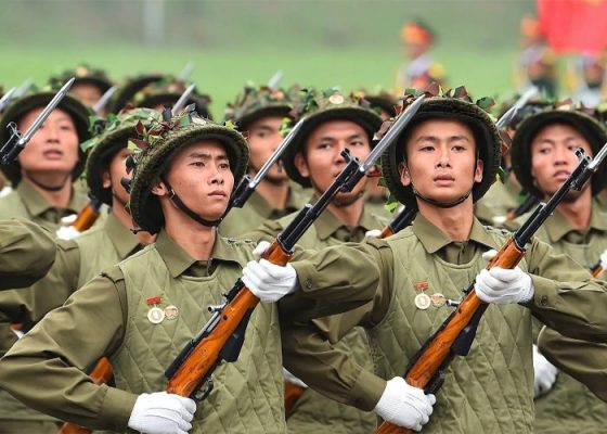 Hình ảnh chú bộ đội phản ánh tinh thần yêu nước, lòng quả cảm, sự hy sinh