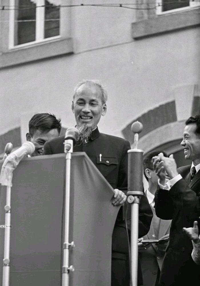 Bác Hồ và cây đa phát biểu
