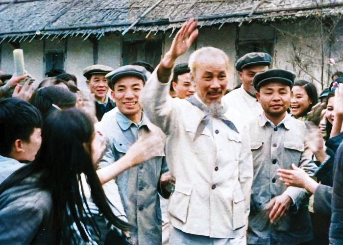 Bác Hồ và người cao tuổi