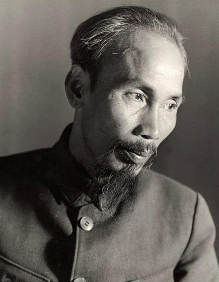Bác Hồ với chiến sĩ 