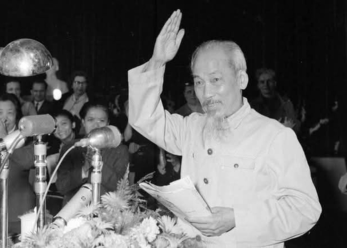 Chân dung bác hồ cười