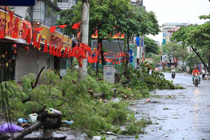 Hình ảnh bão khi chuẩn bị đổ bộ