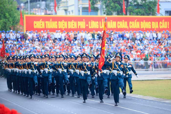 Hình ảnh diễu binh hoàng gia