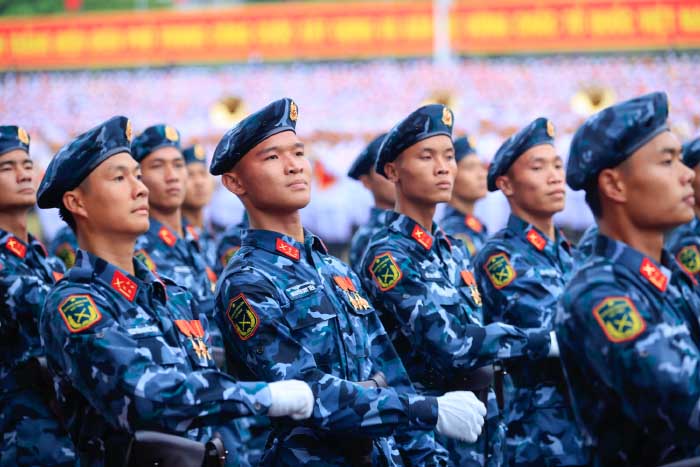Hình ảnh diễu binh truyền thống