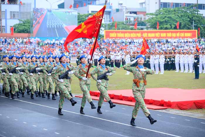 Hình ảnh diễu binh tầm cao