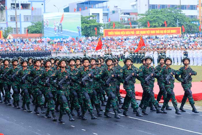 Hình ảnh diễu binh trực tiếp