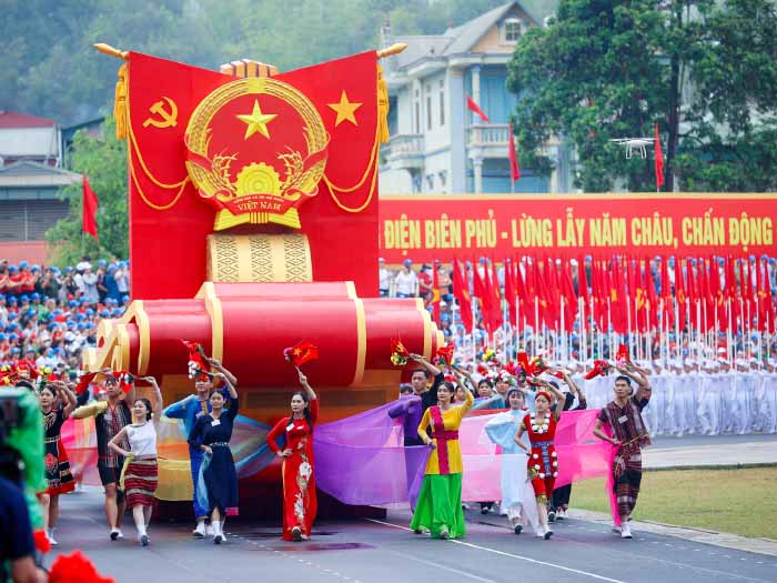Hình ảnh diễu binh hoành tráng