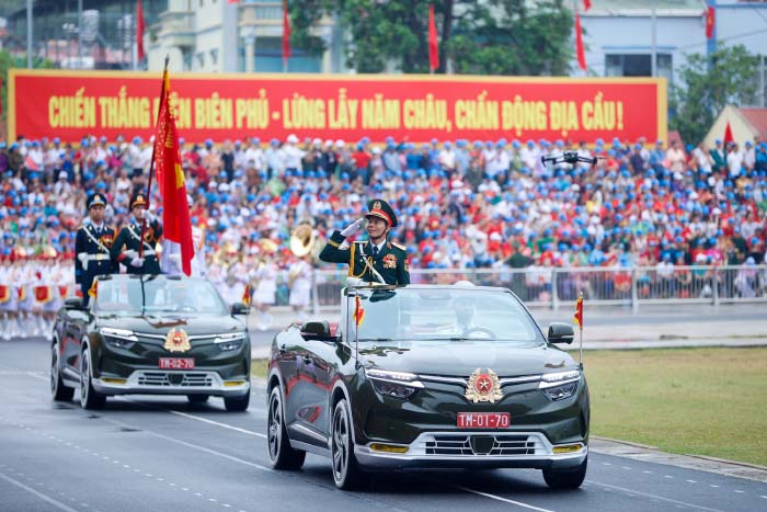 Hình ảnh diễu binh hiện đại