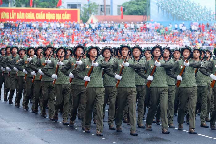 Hình ảnh diễu binh đường phố