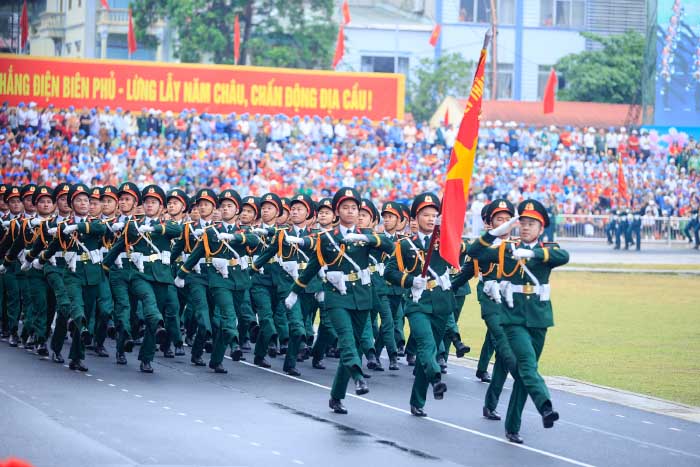Hình ảnh diễu binh xe quân sự