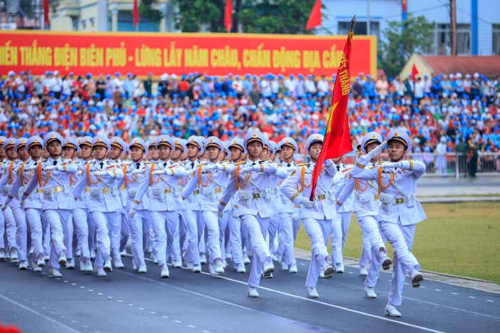 Hình ảnh diễu binh nghi lễ