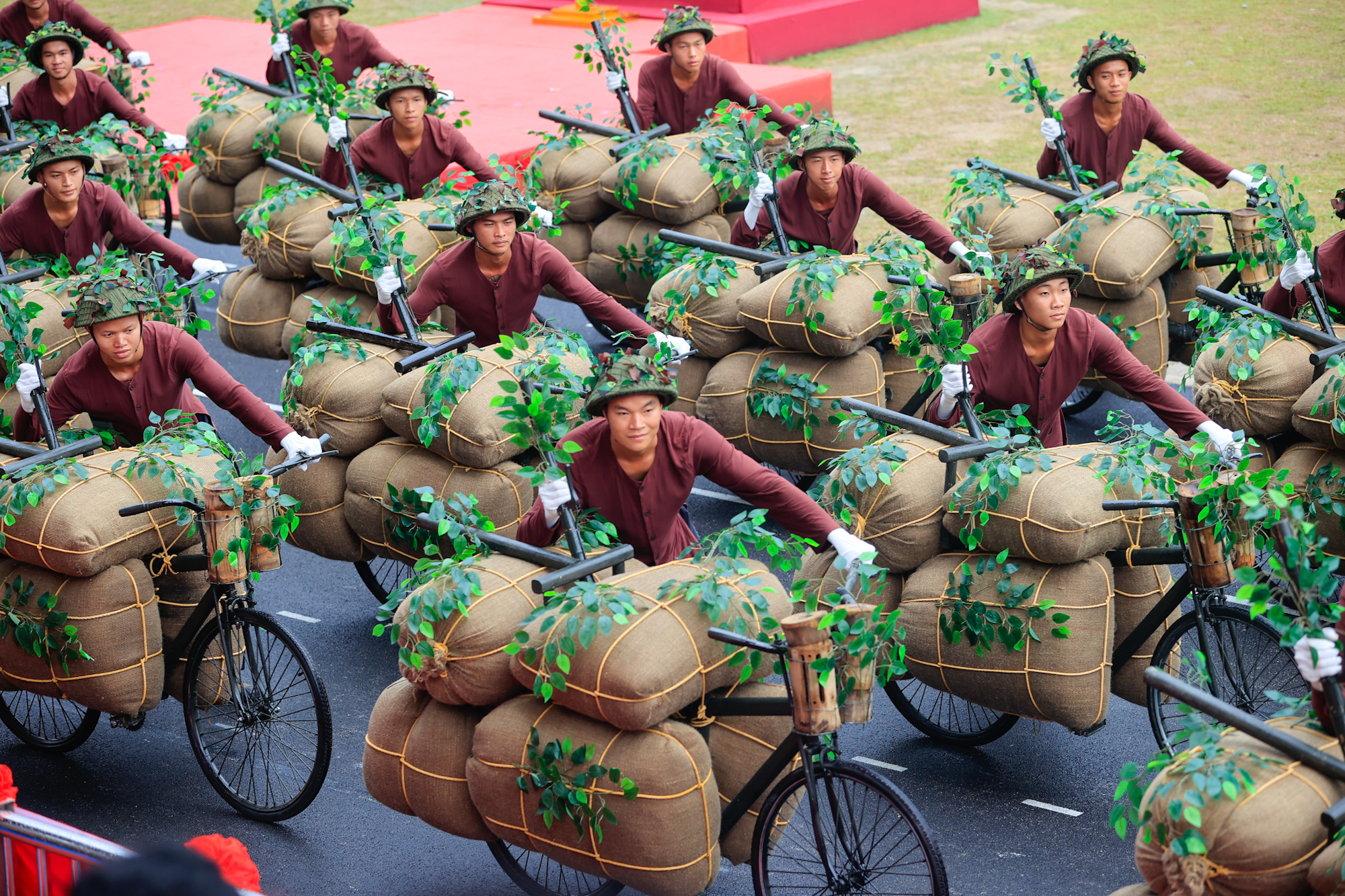 Hình ảnh diễu binh