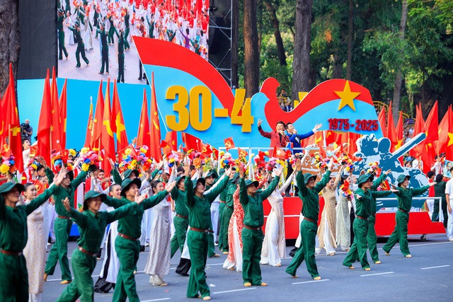 Hình ảnh diễu binh