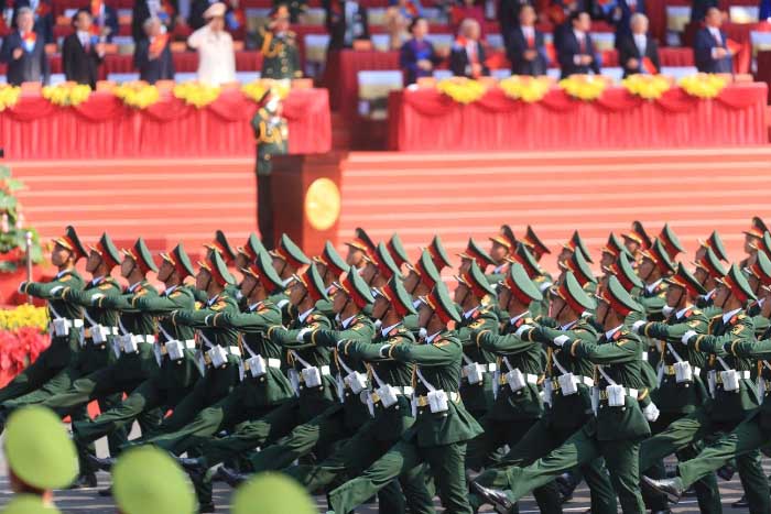 Hình ảnh diễu binh