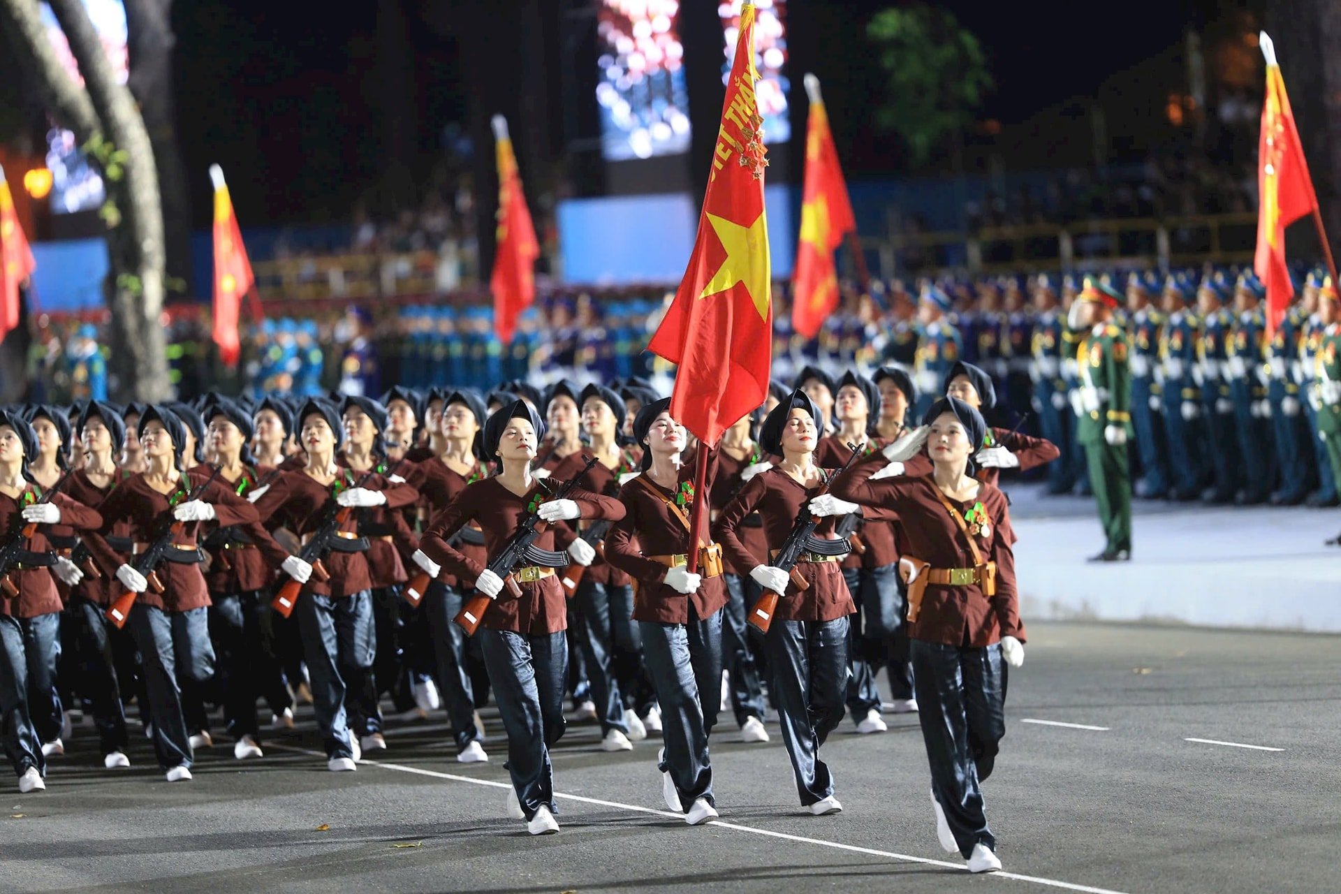 Hình ảnh diễu binh