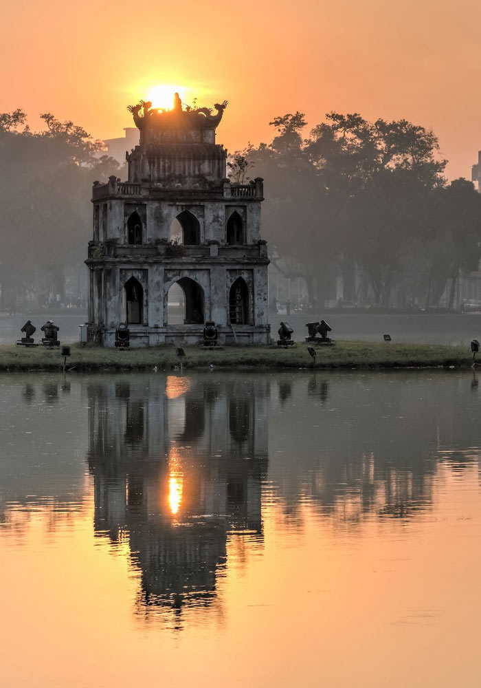 Hồ Gươm phản chiếu