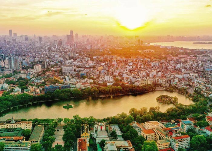 Hồ Gươm trong sương sớm