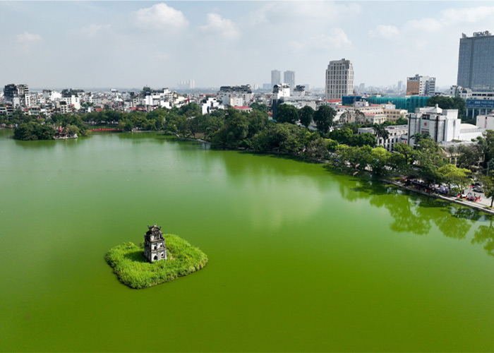 Hồ Gươm từ trên cao vào ban ngày