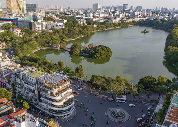Hồ Gươm và khu phố cổ