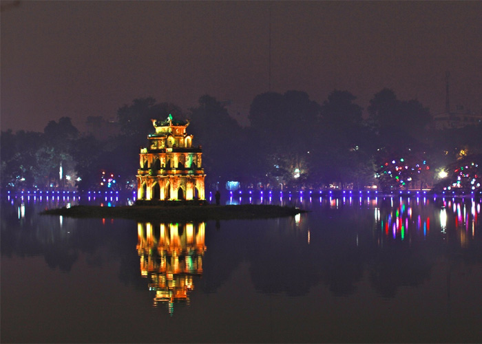 Mùa đông về đêm hồ gươm