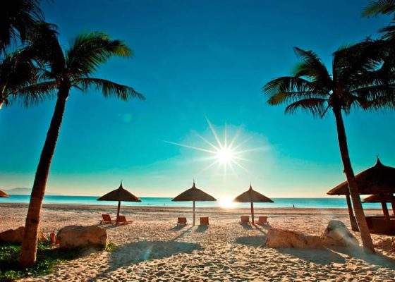 tắm nắng tại Nha Trang