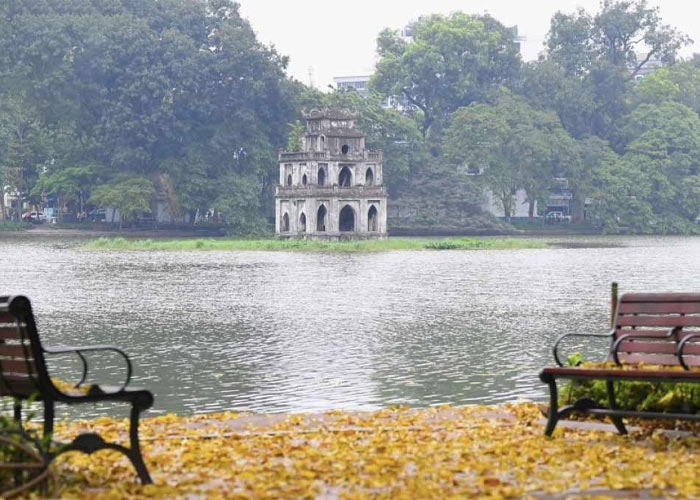 Tháp Rùa trong ánh nắng thu