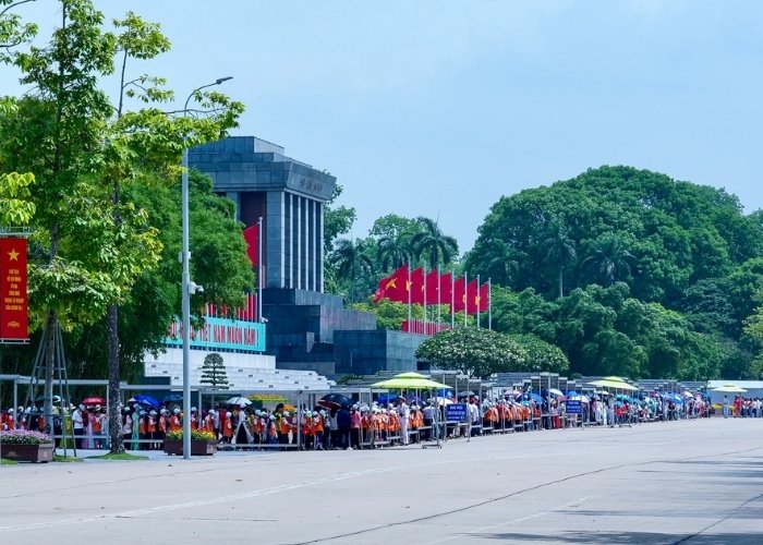 Kiến trúc và cảnh quan xung quanh
