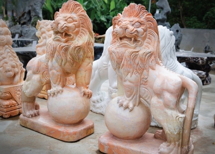 Hình sư tử đá trong kiến trúc đình chùa, lăng tẩm, cung điện